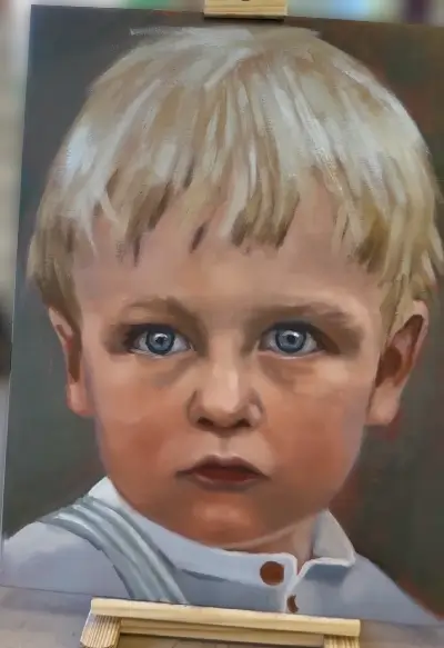 En oljemålning som föreställer ett porträtt på en ung pojke med blont hår och blå ögon